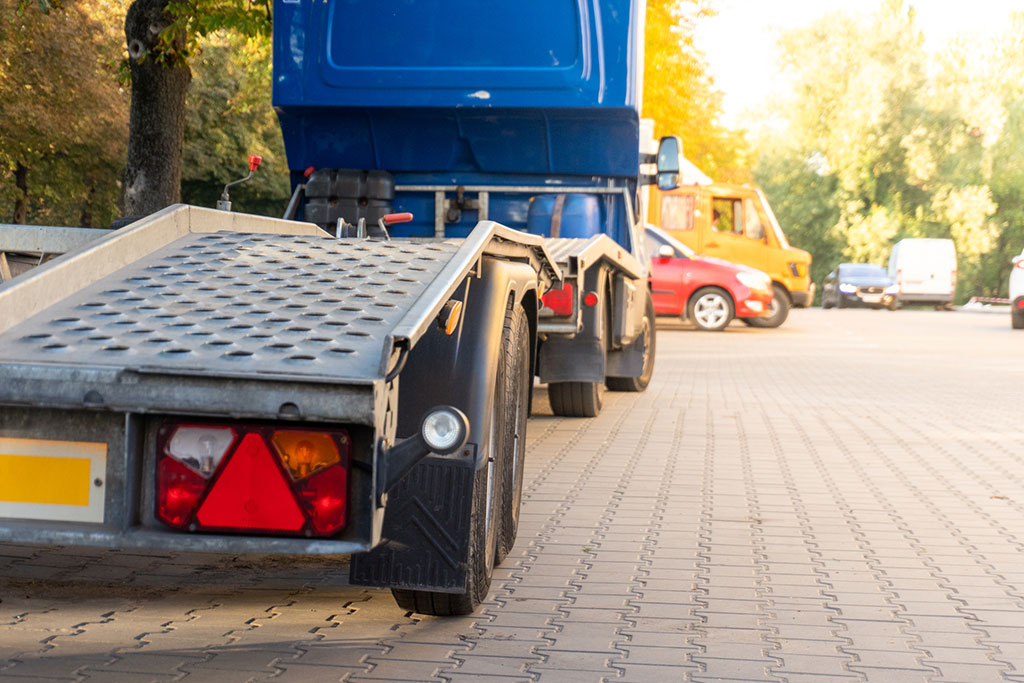 How Do Flatbed Truck Accidents Occur?
