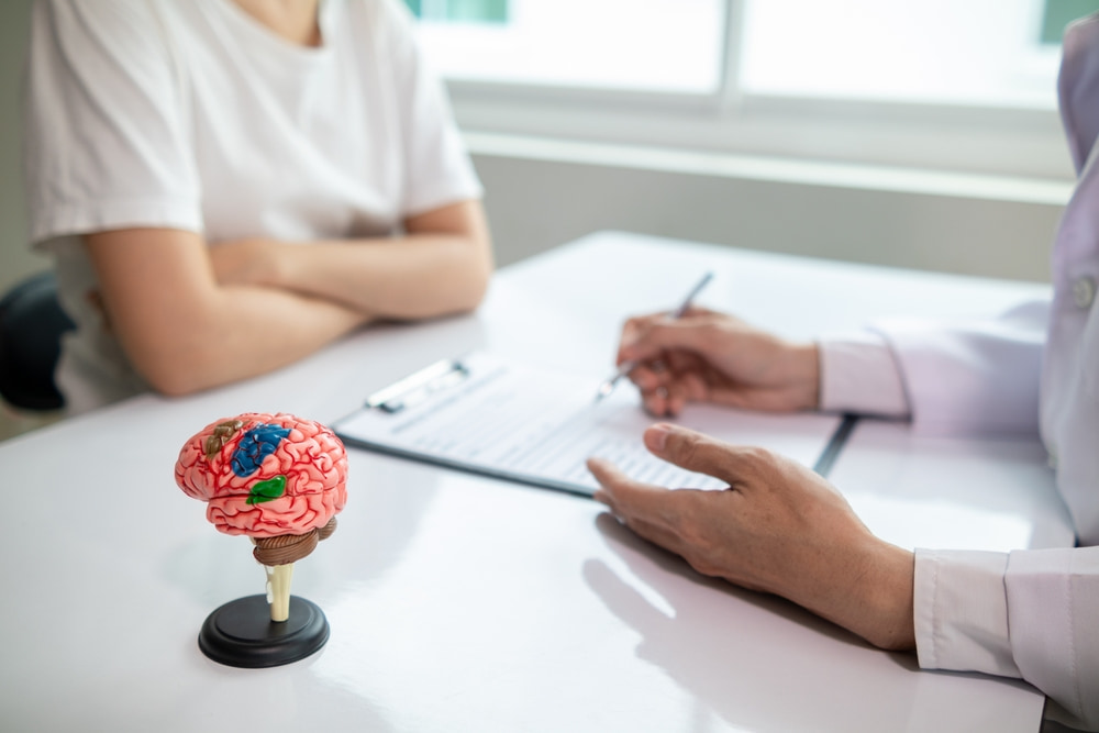 Neurologist consulting with a patient about a traumatic brain